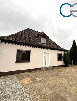 Teilmodernisiertes Einfamilienhaus mit großem Garten und Stellplatz zur Miete! - Nienburg (Weser)