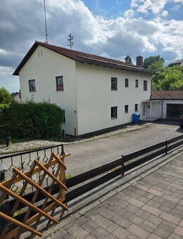 Großes Zweifamilienhaus mit Doppelgarage in Bad Griesbach zu verkaufen - Bad Griesbach (Rottal)