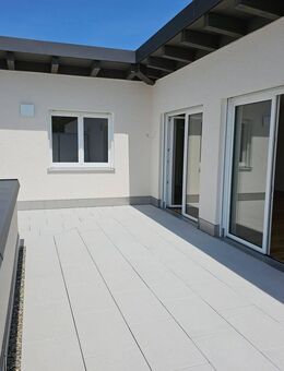 Exclusive 4-Zi.-Dachgeschoss-Wohnung (Neubau) im 3.OG mit großzügiger Terrasse und zwei Balkonen - Bad Aibling