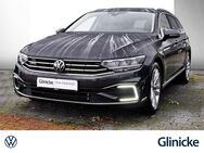 VW Passat Variant, 1.4 eTSI R-line SiHz, Jahr 2020 - Erfurt