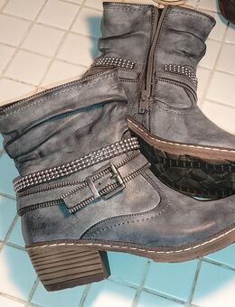Damen Mädchen Boots grau blau Used washed Look Gr 36 Rieker Model mit coolen Nieten Reißverschlußreinschluper um 4cm BlockabsatzRockig VPrivat - Esslingen (Neckar)