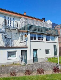 DHH mit 2 WHG, Keller mit TG, Bungalow, Teich, 2 Garagen & Gartenoase in Toplage von Reutershagen - Rostock