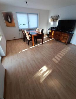 Lichtdurchflutetes möbliertes Appartement 10 PKW Min. von Freiburg - March