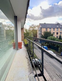 Bezugsfreie Vier-Raumwohnung mit Balkon in ruhiger Lage - Düsseldorf