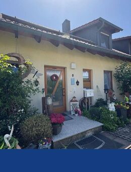 Wohlfühlzuhause bezahlbar ! Große Doppelhaushälfte mit Garage + Carport - Gschwend
