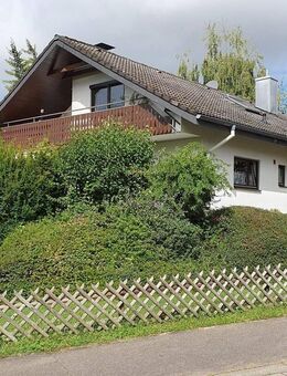 2 FH mit ELW + Dop.-Garage auf 1.030 m² Grdst. - Wittlingen