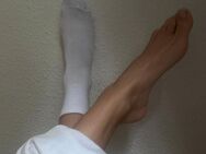getragene weiße Socken Studentin - Berlin