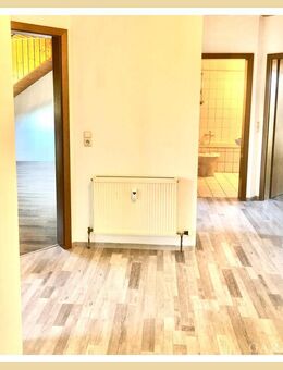 Großzügige, gut geschnittene 4 Zimmer-Mansardenwohnung, ideal als Eigenheim oder Kapitalanlage ! - Hallstadt