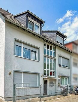 Zwei Gebäude auf einem großen Grundstück mit ca. 1.029 m² vermietbarer Fläche - Frankfurt am Main - Frankfurt (Main)