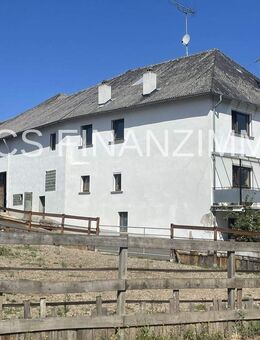 Großes Wohnhaus mit Stallgebäude und Scheune in Höhenlage von Berglicht-Pferdehaltung möglich - Berglicht