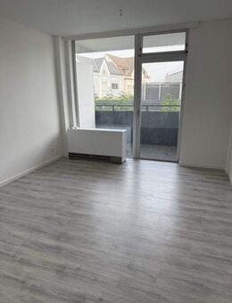 Renovierte 2-Zimmer-Stadtwohnung mit Balkon - Herford (Hansestadt)