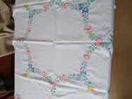 Tischdecke mit gezacktem Rand, handbestickt 110 x 80 cm - Linnich