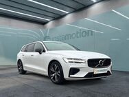 Volvo V60, R Design Recharge Plug-In Hybrid AWD, Jahr 2021 - München