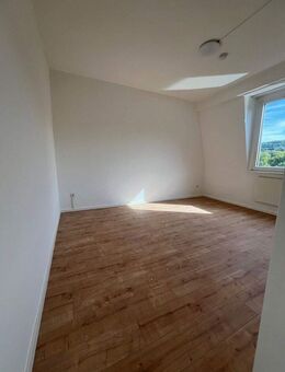 ?Helle 4-Zimmer-Dachgeschosswohnung mit hohen Decken ?? gut angebunden & zentral in Sonnborn - Wuppertal