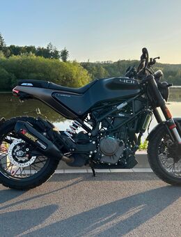 Motorrad Husqvarna Svartpilen 401 - Warstein Zentrum