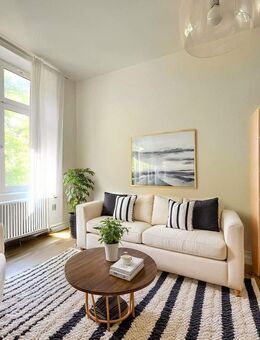 Sanierte Altbau Wohnung mit Balkon und Aufzug in bester Nordend Lage - Frankfurt (Main)