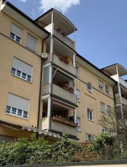 Ideal für Kapitalanleger! Moderne Dachgeschosswohnung mit Balkon & Fahrstuhl, in zentraler Lage von Riesa! - Riesa