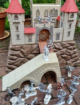 Sehr alte Ritterburg „King Arthus Castle“ mit Konvolut von passenden Rittern aus den Ende 60er Jahren - Niederfischbach