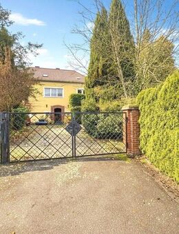 Villa mit Potenzial: Großes Grundstück und etablierte Praxisvermietung - Passau