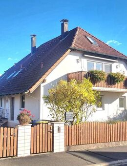 Sehr schönes Zweifamilienhaus mit großem Grundstück - Uehlfeld