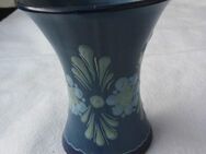 Keramik Vase Handarbeit blau mit Blumen-Dekor Blumenvase 12 cm 5,- - Flensburg