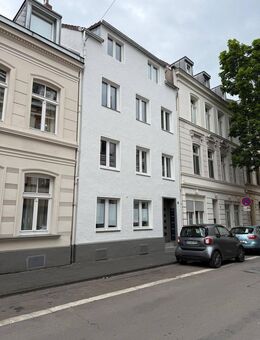 Individuelle Kapitalanlage im Sechzigviertel: Charmantes MFH mit gesicherter Mietsteigerung - Köln