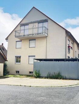 Zeitnah gestaltete Dachwohnung mit Balkon für Singles und Paare - Werneck