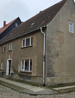 kompaktes Haus, zentral gelegen - Arzberg (Sachsen)