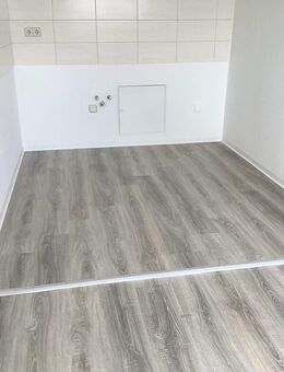 ** wir sanieren weiter!!! Familienwohnungen 4 Raum mit Balkon - außerhalb von Dessau!** - Dessau-Roßlau