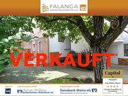 FALANGA IMMOBILIEN - Begehrte HOFREITE mit Nebengebäuden, einem herrlichen GARTEN und HOF in Harxheim! - Harxheim