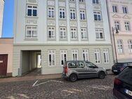 Gemütliche und ruhige 2-Raumwohnung mit Balkon und neuem Fußboden in der Feldstadt - Schwerin