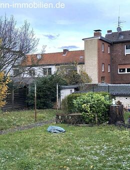 Mehrfamilienhaus + Garagen + 747 m² großes Grundstück zu verkaufen - Hürth