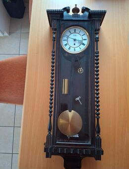 Alte Wanduhr gegen Gebot abzugeben - Kaufering
