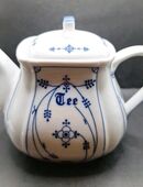 Teekanne K&S Blei- und Kadmiumfrei Gesamthöhe 13cm weiß blau verziert 10cm Breit in 45259