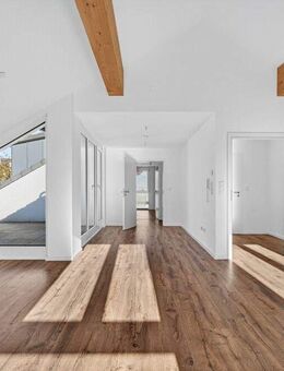 Wohnen über den Dächern: Traumhafte Dachgeschosswohnung mit Terrasse in Ettlingen-Spessart - Ettlingen