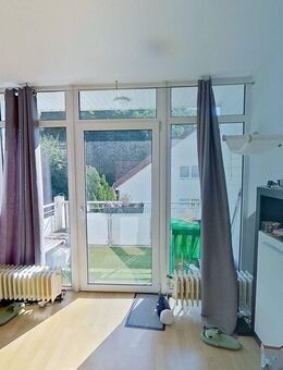 Gemütliche 3-Zimmer-Dachgeschosswohnung mit BALKON in ruhiger Wohnlage - Schieder-Schwalenberg