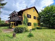 Gepflegtes Zweifamilienhaus mit großem Garten und evtl. Ausbaupotenzial in der Buchenau. - Fürstenfeldbruck