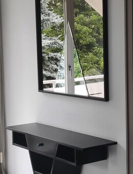 hübsches Poudreuse, schwarz: Siegel 100x100, Tischchen 120x35xh74 - Memmingen