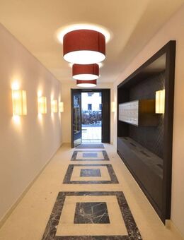 Hotspot Mitte! Hochwertige 2 Zimmerwohnung mit Parkett, EBK und Balkon im ruhigen Seitenflügel - Berlin