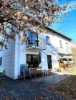 Grundsolide Doppelhaushälfte im Grünen! - München