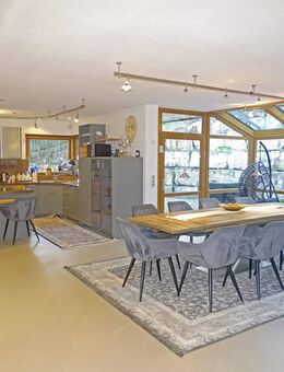 Luxuriös ausgestattete Villa mit Pool, Sauna, Kamin und Solaranlage. - Wetzlar