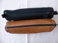 LEDER Schlampermäppchen mit Reissverschluß. 1x schwarzes SOFT-Leder, leicht genarbt. 1 x weiches Glatt-Leder, Mittel-Braun. Zwei Schlamperrollen / Federtaschen - auch einzeln - LEDER Stiftetui Schreibgeräte Etui. TOP Sonder-Preis, Gelegenheit ! - Bad Oeynhausen