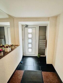 gepflegtes Mehrfamilienhaus mit angrenzender Halle - Gewerbe und wohnen in einem Haus ! - Remscheid