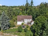 Vielseitig nutzbares Zweifamilienhaus mit großzügigem Grundstück in Bielefeld - Bielefeld