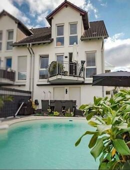 Exklusive Doppelhaushälfte mit 2 Terrassen, Balkon, Pool, Sauna, Whirlpool und Garten - Bendorf (Rheinland-Pfalz)