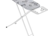 WENKO Bügelbrett Modell Base, Bügelfläche 110x30 cm, höhenverstellbarer Bügeltisch, platzsparend klappbar