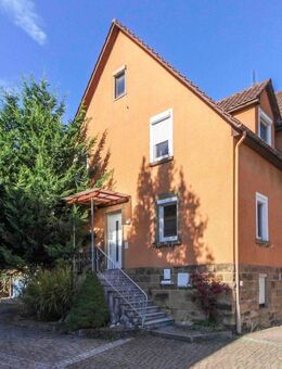 Doppelhaushälfte mit Gestaltungspotenzial und großer Scheune - Erligheim