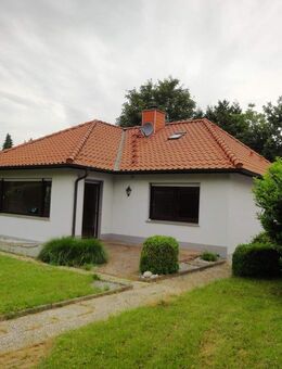 EINFAMILIENHAUS MIT GARTEN UND 2 GARAGEN für eine bis zwei Personen - Soest