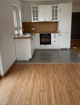 Sonnige, neuwertige 3,5-Zimmer-Wohnung mit Balkon und Terrasse in ruhiger Lage von Hemhofen - Hemhofen