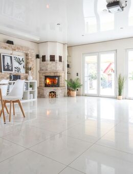 Freistehendes, neuwertiges EFH mit großer Garage, zwei Terrassen und Garten in Allmersbach - Allmersbach (Tal)